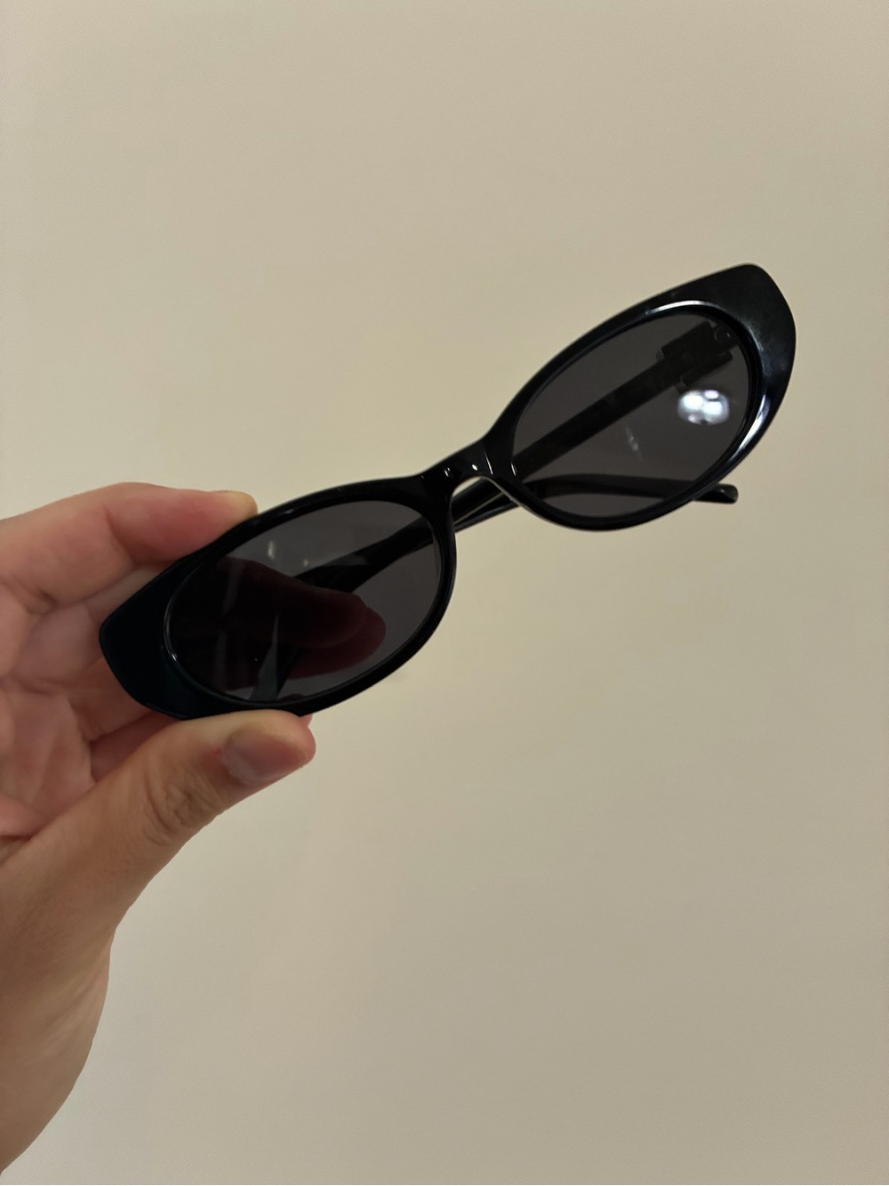 Black Cat-Eye Gucci Sunglasses - Women Accessories - Picture 3 of 9
